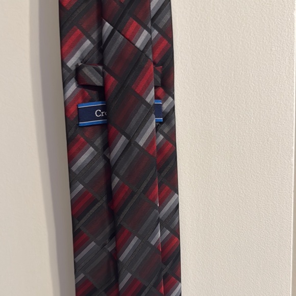Stylish Plaid Tie in Red, Black, and Gray - Picture 4 of 4